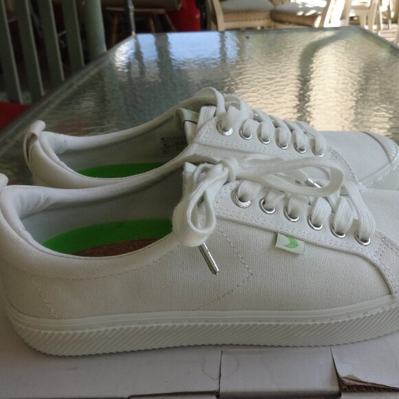 Cariuma  off White sneakers size  W. 10.5, M 9, lace up, cork padded insole, NWT - Picture 6 of 16